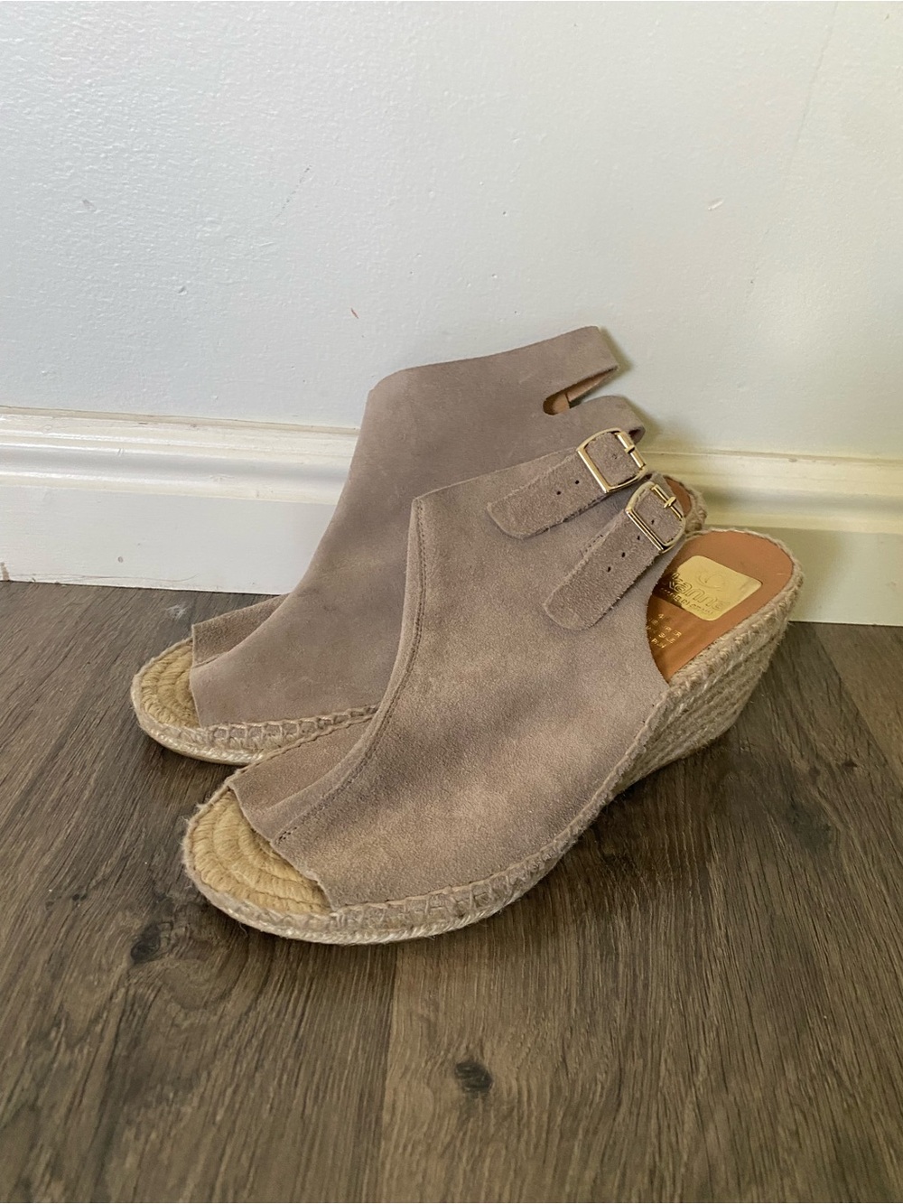 Kanna Leather Suede Peep Toe Wedge Buckle Closure Women's Size 7.5 Tan/Brown
